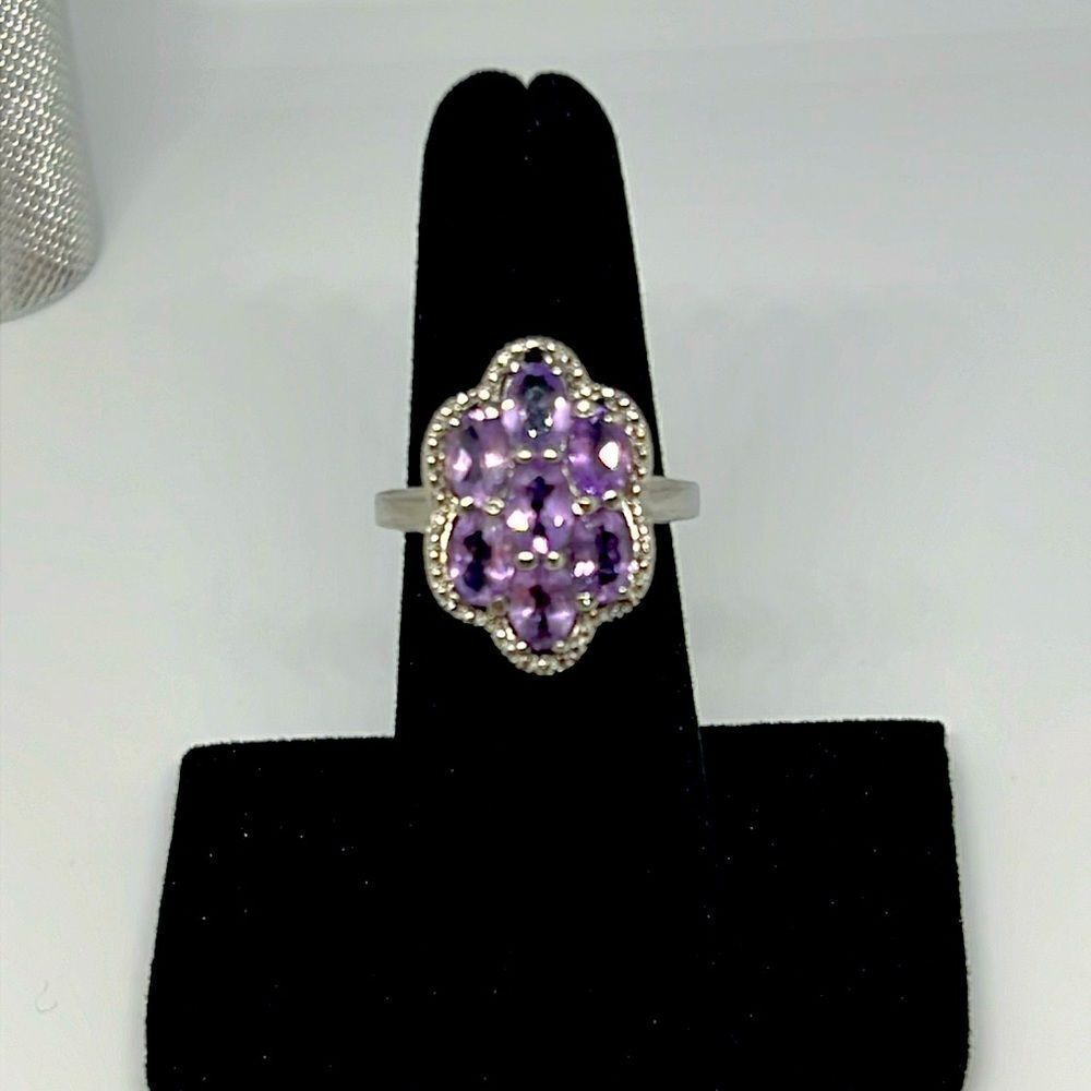 Beautiful Vintage Silver Flower Pattern Ring With Purple Stones